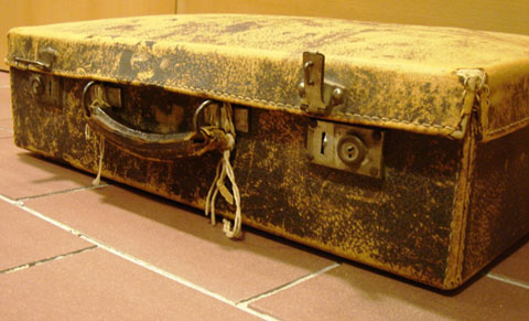 La maleta de Miquel Santaló, que amb un bon grapat de documents, va fer el viatge de Mèxic a Catalunya, en mans del professor Salomó Marquès. El llegat documental va ingressar a l'Arxiu Municipal de Girona el 2008