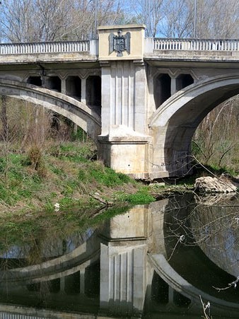 El pont de l'Aigua abans de l'eliminació del escuts franquistes