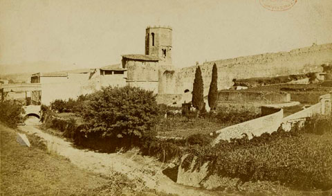 Sant Pere de Galligants. S'hi observa el pas del riu. Ca. 1890