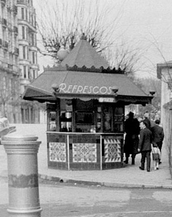Quiosc de refrescos a la cantonada de Jaume I amb el carrer Nou. 19/3/1959