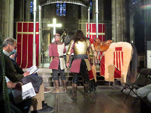 Representació de la Consueta de Sant Jordi cavaller a la nau gòtica de la Catedral