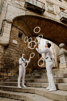 Artistes del X Festival Internacional de Circ Elefant d'Or pels carrers de la ciutat. Fotografia de Beto Pérez