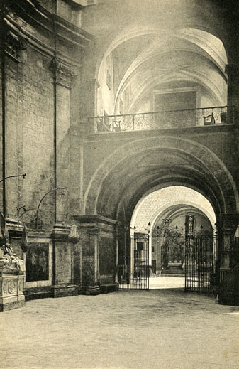 Cor i reixa d'entrada de la capella de Sant Narcís. 1906