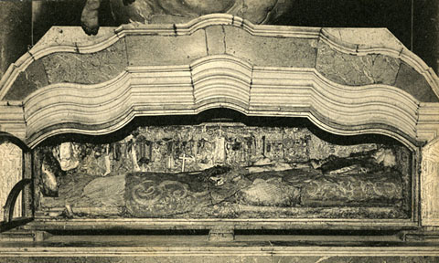 Cos de Sant Narcís vist des de la part posterior del sepulcre, obra del mestre Joan de Tournai. 1906