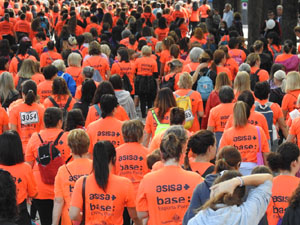 Cursa de la Dona 2022. Concentraci&oacute; i sortida del Parc de la Devesa, cursa pels carrers de Girona