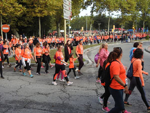 Cursa de la Dona 2022. Concentració i sortida del Parc de la Devesa, cursa pels carrers de Girona