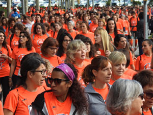 Cursa de la Dona 2022. Concentraci&oacute; i sortida del Parc de la Devesa, cursa pels carrers de Girona