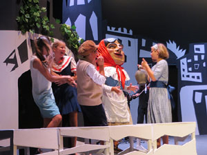 Representaci&oacute; de 'La mosca d'en Quim' per la Fal&middot;lera Gironina