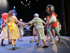 Representaci&oacute; de 'La mosca d'en Quim' per la Fal&middot;lera Gironina