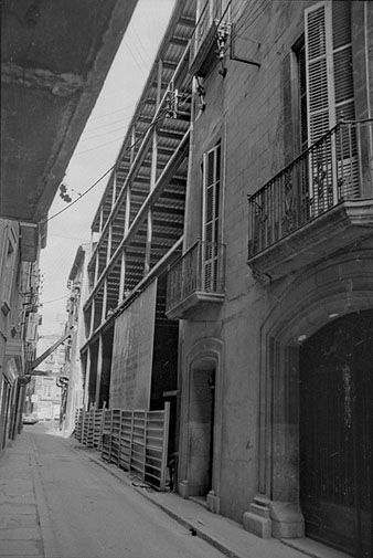 Construcció de l'edifici Fòrum. En primer terme, la porta del Casino de Girona. 1978