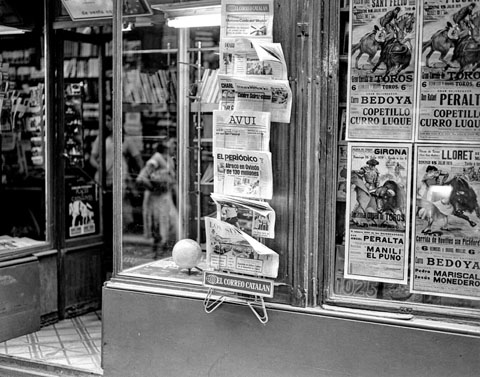 Aparador de la llibreria Franquet, al carrer Argenteria. 1979