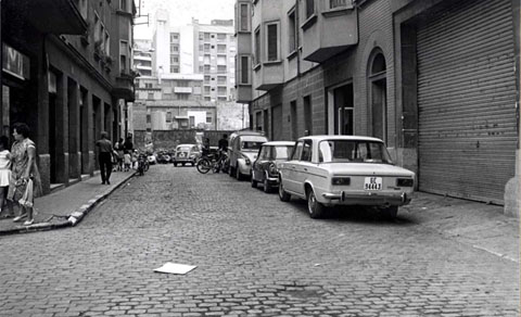 El carrer de les Hortes vist des de la plaça de Santa Susanna. 1973