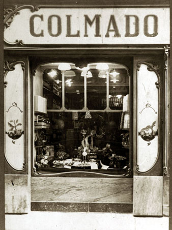 Aparador modernista del Colmado Gelabert, al carrer Ciutadans. 1900