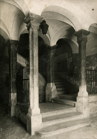 Entrada i l'escalinata d'accés a la Casa Martínez Davalillos. 1960