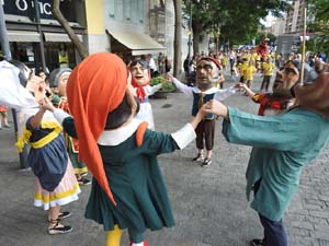 Cercavila de la Flama del Canigó 2023 fins la plaça del Vi