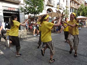 Cercavila de la Flama del Canig&oacute; 2023 fins la pla&ccedil;a del Vi