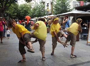 Cercavila de la Flama del Canig&oacute; 2023 fins la pla&ccedil;a del Vi