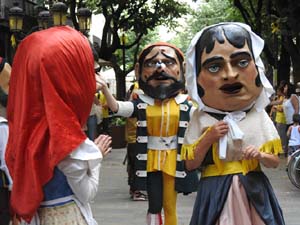 Cercavila de la Flama del Canig&oacute; 2023 fins la pla&ccedil;a del Vi