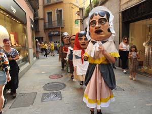 Cercavila de la Flama del Canig&oacute; 2023 fins la pla&ccedil;a del Vi