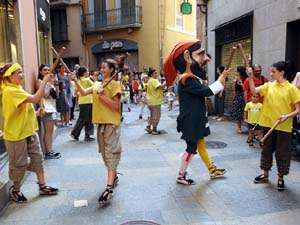 Cercavila de la Flama del Canig&oacute; 2023 fins la pla&ccedil;a del Vi