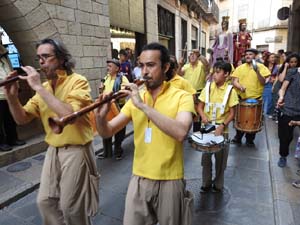 Cercavila de la Flama del Canig&oacute; 2023 fins la pla&ccedil;a del Vi