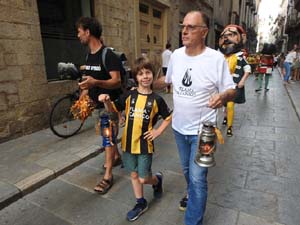 Cercavila de la Flama del Canig&oacute; 2023 fins la pla&ccedil;a del Vi