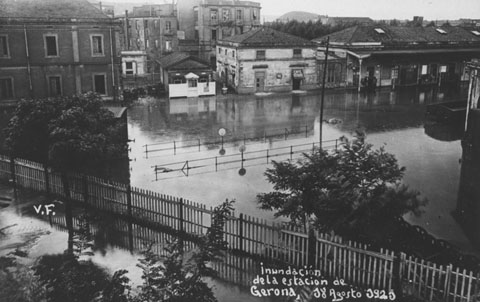 Inundació de la zona de vies i l'estació de Girona. 1921