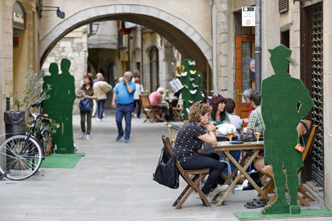 El carrer Mercaders durant la 62a edició de Girona Temps de Flors. 2017