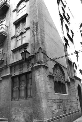 La casa Salieti al carrer de la Neu, obra de Rafel Masó (1914-15). 1992
