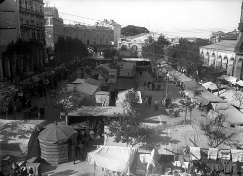 Fira a la plaça de la Independència. 1935