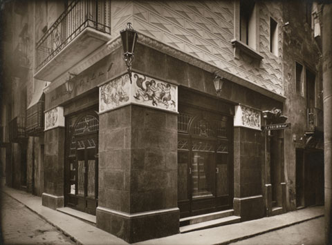 La farmàcia Ribas, posteriorment Plana. 1928