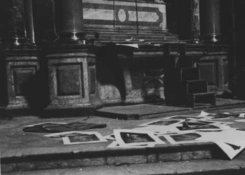 Destrosses a l'interior de la capella de Sant Narcís de l'església de Sant Feliu durant la Guerra Civil. 1936