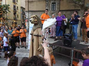Bateig i estrena del gegantó La Lleona