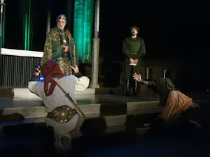 SRepresentaci&oacute; de la Consueta de Sant Jordi cavaller a la nau g&ograve;tica de la Catedral