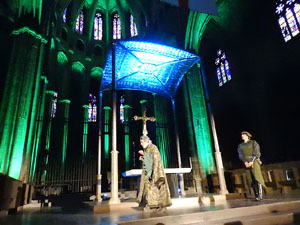 SRepresentaci&oacute; de la Consueta de Sant Jordi cavaller a la nau g&ograve;tica de la Catedral