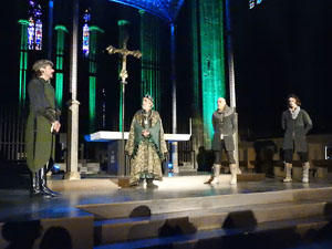 SRepresentaci&oacute; de la Consueta de Sant Jordi cavaller a la nau g&ograve;tica de la Catedral