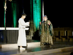 SRepresentaci&oacute; de la Consueta de Sant Jordi cavaller a la nau g&ograve;tica de la Catedral