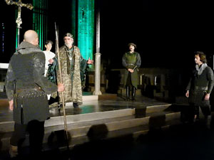 SRepresentaci&oacute; de la Consueta de Sant Jordi cavaller a la nau g&ograve;tica de la Catedral