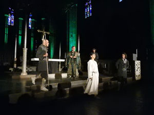 SRepresentaci&oacute; de la Consueta de Sant Jordi cavaller a la nau g&ograve;tica de la Catedral