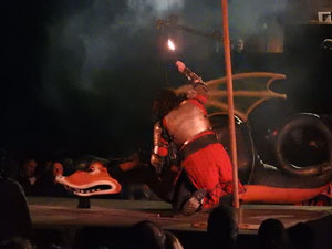 SRepresentaci&oacute; de la Consueta de Sant Jordi cavaller a la nau g&ograve;tica de la Catedral