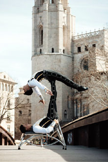 Artistes del X Festival Internacional de Circ Elefant d'Or pels carrers de la ciutat. Fotografia de Beto Pérez