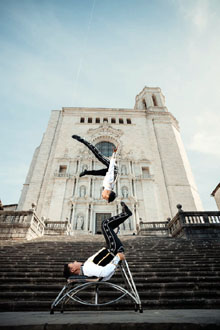 Artistes del X Festival Internacional de Circ Elefant d'Or pels carrers de la ciutat. Fotografia de Beto Pérez