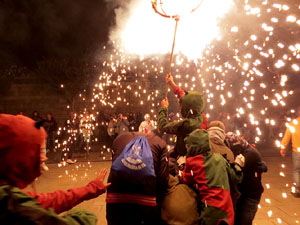 Fires de Sant Narc&iacute;s 2023. Correfoc amb els Trons de l'Onyar