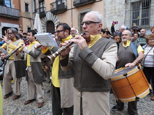 Fires de Sant Narcís 2024. Passejada amb els capgrossos pels carrers del Barri Vell