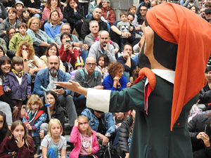 Fires de Sant Narcís 2024. Passejada amb els capgrossos pels carrers del Barri Vell