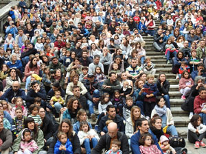 Fires de Sant Narcís 2024. Passejada amb els capgrossos pels carrers del Barri Vell