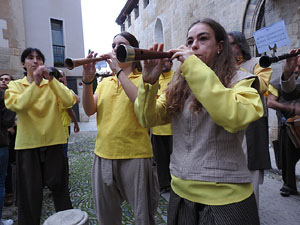 Fires de Sant Narcís 2024. Passejada amb els capgrossos pels carrers del Barri Vell