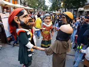 Fires de Sant Narcís 2024. Passejada amb els capgrossos pels carrers del Barri Vell