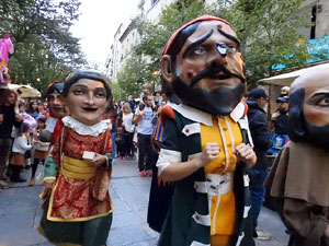 Fires de Sant Narcís 2024. Passejada amb els capgrossos pels carrers del Barri Vell