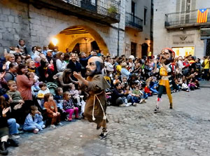Fires de Sant Narcís 2024. Passejada amb els capgrossos pels carrers del Barri Vell